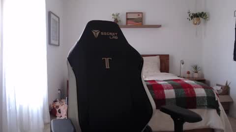 Jade Love online show from December 5, 9:44 pm