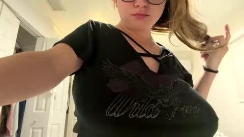 Snapshot of jademonroe0522 chatting on October 21, 10:53 am jademonroe0522 online show from October 21, 10:53 am