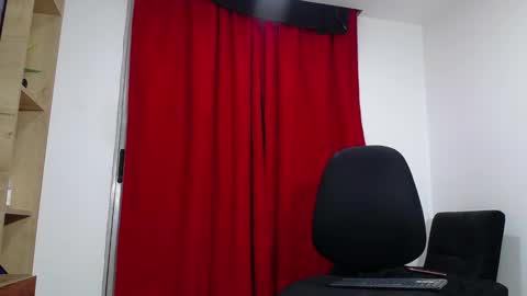 jaden_smith1 online show from December 5, 11:19 am