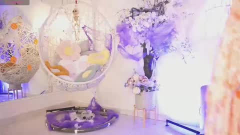 Jade Summer online show from October 14, 11:35 am