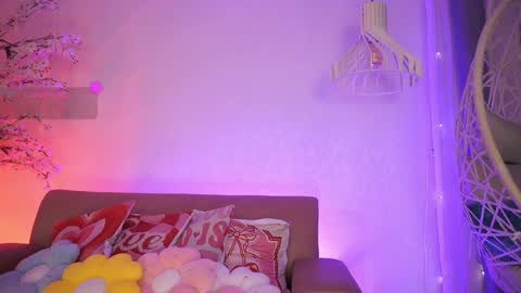 Jade Summer online show from April 8, 11:35 am