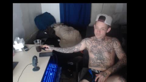 showingitoff online show from December 4, 8:03 am