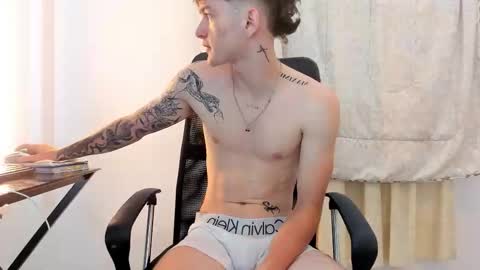 Snapshot of jake_kyle chatting on October 1, 10:08 pm Jake online show from October 1, 10:08 pm