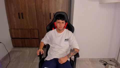 Snapshot of jake_pons chatting on September 30, 10:15 am Jake Pons online show from September 30, 10:15 am