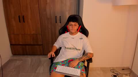 Snapshot of jake_pons chatting on September 23, 2:27 am Jake Pons online show from September 23, 2:27 am