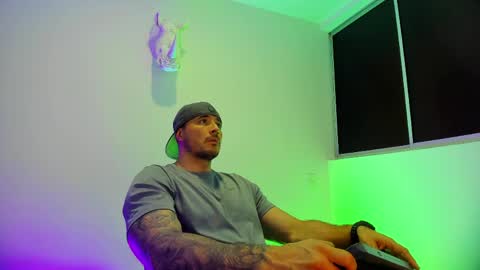 jakestone_1 online show from May 9, 7:20 pm
