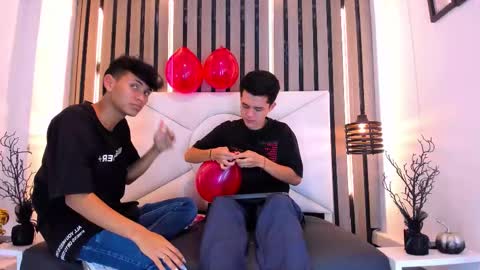 James y Kenet online show from February 14, 7:38 pm