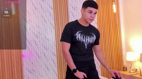 James online show from November 10, 8:33 pm