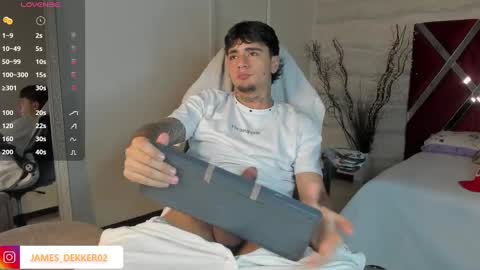 Snapshot of jamesdekker chatting on October 1, 9:13 pm jamesdekker online show from October 1, 9:13 pm