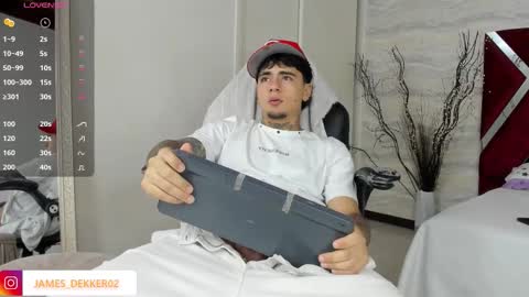 Snapshot of jamesdekker chatting on September 27, 9:23 pm jamesdekker online show from September 27, 9:23 pm