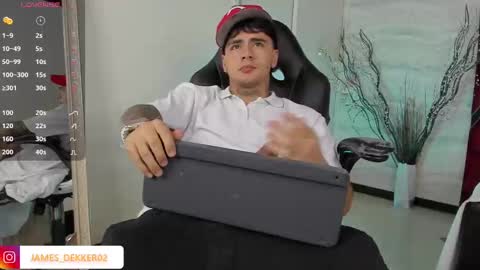 Snapshot of jamesdekker chatting on October 9, 9:31 pm jamesdekker online show from October 9, 9:31 pm