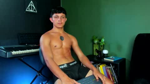 Snapshot of jamesgolden_ chatting on September 22, 8:46 pm jamesgolden_ online show from September 22, 8:46 pm