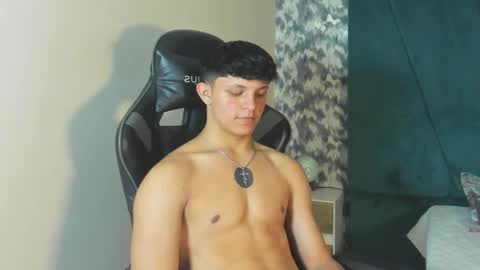 Snapshot of jamesgolden_ chatting on March 5, 12:27 am jamesgolden_ online show from March 5, 12:27 am