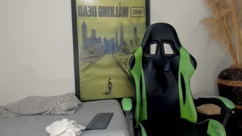 Jamesinked  online show from January 8, 7:31 pm