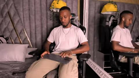 James  online show from April 12, 10:36 pm