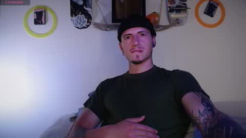 Snapshot of jamesss____ chatting on October 19, 5:50 pm jamesss____ online show from October 19, 5:50 pm