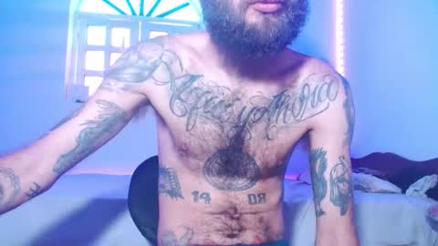 Snapshot of jammes_owen chatting on September 25, 1:29 pm Jammes. online show from September 25, 1:29 pm