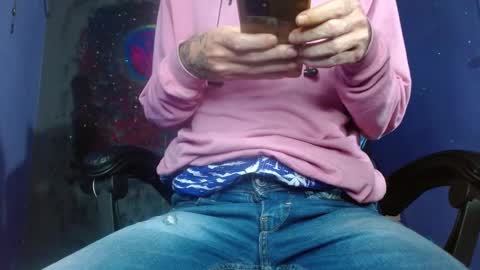 Snapshot of jammes_owen chatting on February 23, 10:28 am Jammes. online show from February 23, 10:28 am