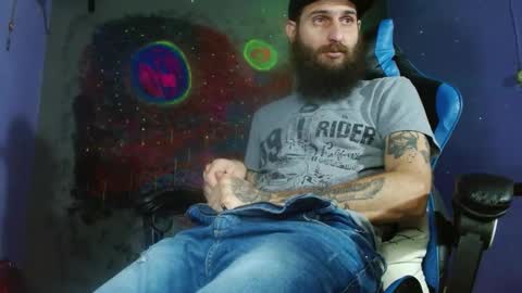 Snapshot of jammes_owen chatting on February 18, 2:05 am Jammes. online show from February 18, 2:05 am