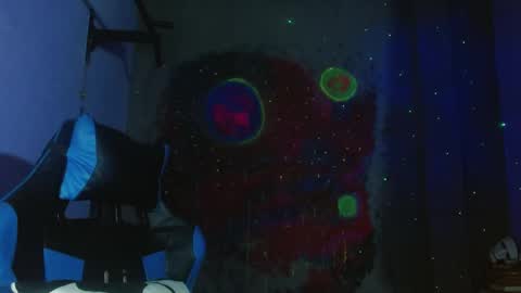 Snapshot of jammes_owen chatting on February 17, 5:14 am Jammes. online show from February 17, 5:14 am