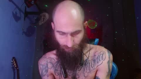 Snapshot of jammes_owen chatting on February 27, 9:29 am Jammes. online show from February 27, 9:29 am