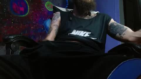 Snapshot of jammes_owen chatting on February 8, 2:26 am Jammes. online show from February 8, 2:26 am