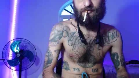 Snapshot of jammes_owen chatting on October 9, 7:19 pm Jammes. online show from October 9, 7:19 pm