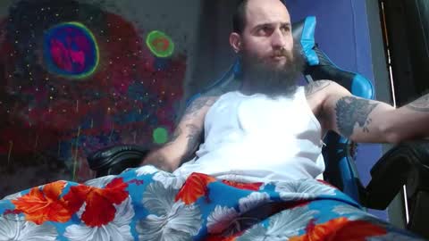 Snapshot of jammes_owen chatting on February 1, 5:37 pm Jammes. online show from February 1, 5:37 pm