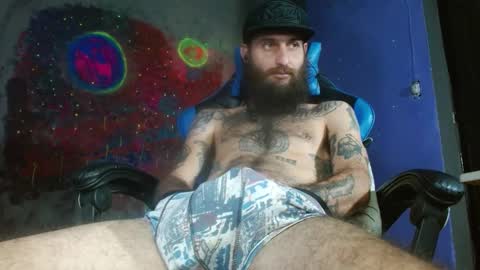 Snapshot of jammes_owen chatting on February 19, 10:45 am Jammes. online show from February 19, 10:45 am