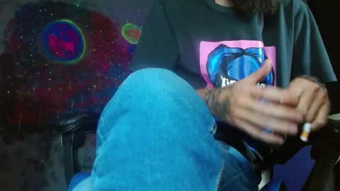 Snapshot of jammes_owen chatting on February 19, 7:39 am Jammes. online show from February 19, 7:39 am
