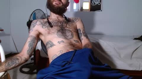 Snapshot of jammes_owen chatting on October 4, 4:27 pm Jammes. online show from October 4, 4:27 pm