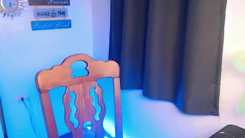 janlloyd04 online show from September 29, 7:18 am