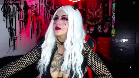 Snapshot of janna_ink chatting on January 15, 4:25 am online show from January 15, 4:25 am