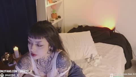 Snapshot of janne_maybe chatting on February 19, 11:04 pm jmaybe e online show from February 19, 11:04 pm