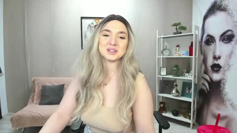 JaquelinLaurent online show from March 25, 11:55 pm