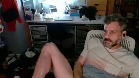 jareth_returns online show from September 28, 3:59 am