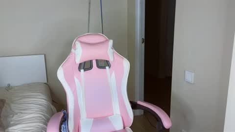 Jasmine online show from April 3, 7:21 pm