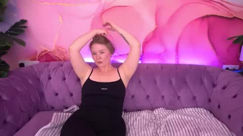 Jasmine online show from November 22, 2:15 pm