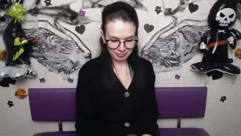 JasmineKouch online show from October 18, 6:01 pm