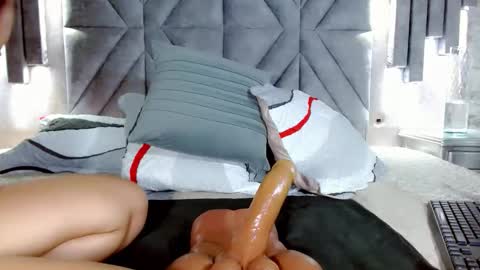 Snapshot of jasminemoore chatting on October 24, 12:44 am Jazmin online show from October 24, 12:44 am