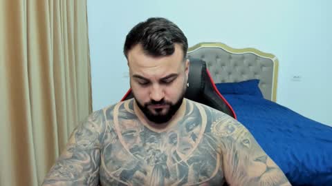 Snapshot of javicute4u chatting on December 18, 10:46 pm Javi online show from December 18, 10:46 pm