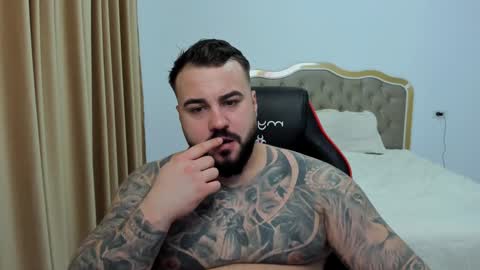 Snapshot of javicute4u chatting on December 9, 8:54 pm Javi online show from December 9, 8:54 pm