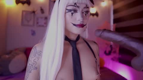 Snapshot of jayden_cournikovaa chatting on October 23, 7:48 pm Jayen online show from October 23, 7:48 pm