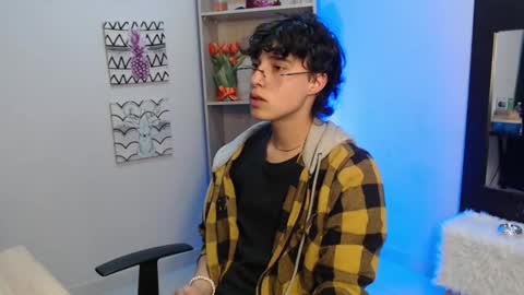 Snapshot of jeam_hot chatting on January 22, 9:43 pm jeam_hot online show from January 22, 9:43 pm