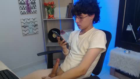 Snapshot of jeam_hot chatting on January 21, 10:30 pm jeam_hot online show from January 21, 10:30 pm