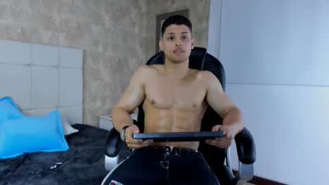 Snapshot of jeicob_gagnon chatting on February 4, 12:44 pm jeicob gagnon online show from February 4, 12:44 pm