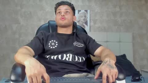 Snapshot of jeicob_gagnon chatting on September 10, 10:33 pm jeicob gagnon online show from September 10, 10:33 pm