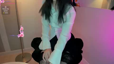 Molly online show from November 7, 6:27 am