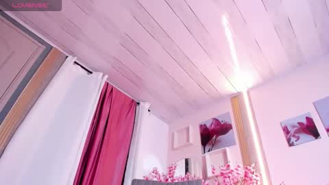 Snapshot of jenie_fire_ chatting on October 4, 8:39 pm Angie online show from October 4, 8:39 pm