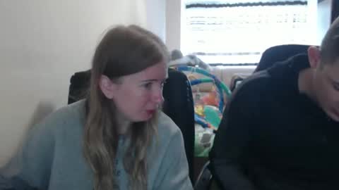 Snapshot of jenisandpeter chatting on October 16, 7:08 am JenisAndPeter online show from October 16, 7:08 am
